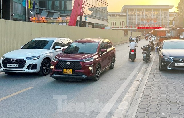 Hà Nội: Nhiều đoạn phố Trần Hưng Đạo tổ chức giao thông một chiều từ tối 12/5 ảnh 7