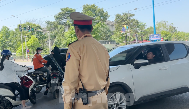 Sau đếm xe, nút giao Phạm Hùng - Đỗ Đức Dục tổ chức lại giao thông tổng thể ảnh 6