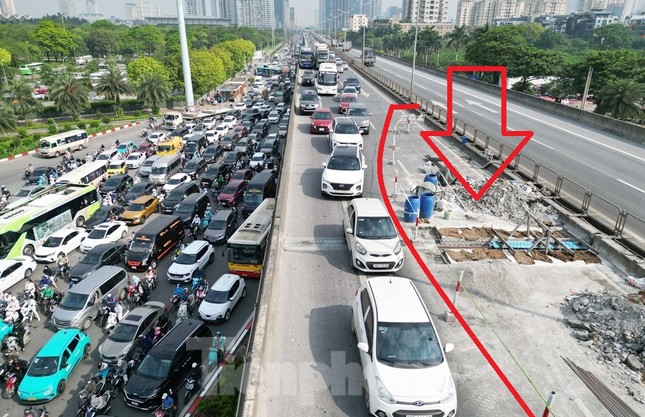 Hà Nội: Đường trên cao Vành đai 3 tiếp tục ùn tắc ảnh 1