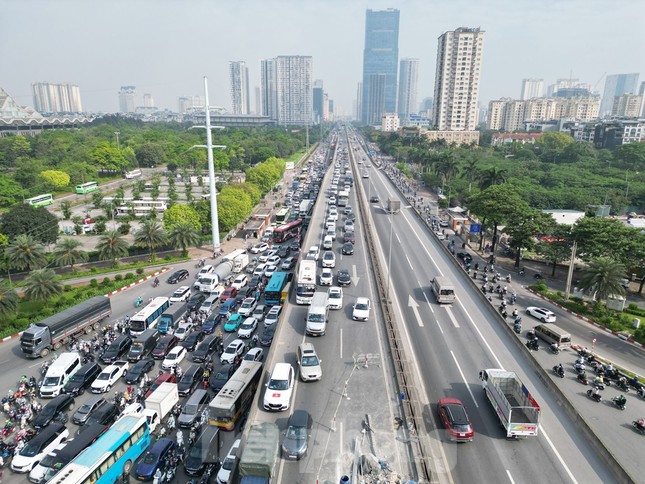 Hà Nội: Đường trên cao Vành đai 3 tiếp tục ùn tắc ảnh 5