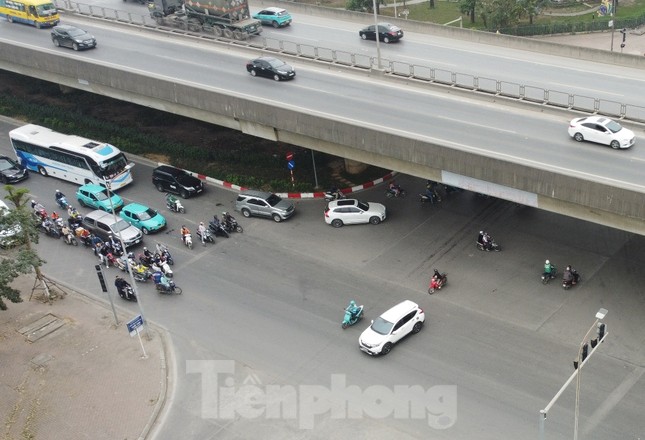 Sau đếm xe, nút giao Phạm Hùng - Đỗ Đức Dục tổ chức lại giao thông tổng thể ảnh 7
