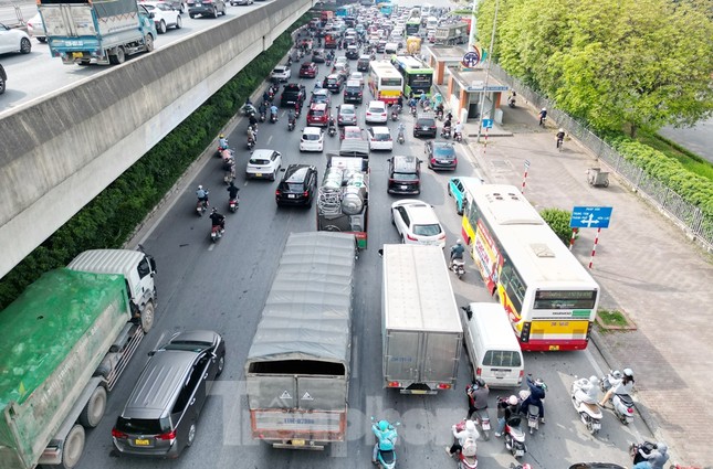 Hà Nội: Đường trên cao Vành đai 3 tiếp tục ùn tắc ảnh 7