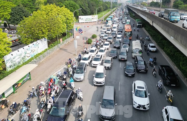 Hà Nội: Đường trên cao Vành đai 3 tiếp tục ùn tắc ảnh 8