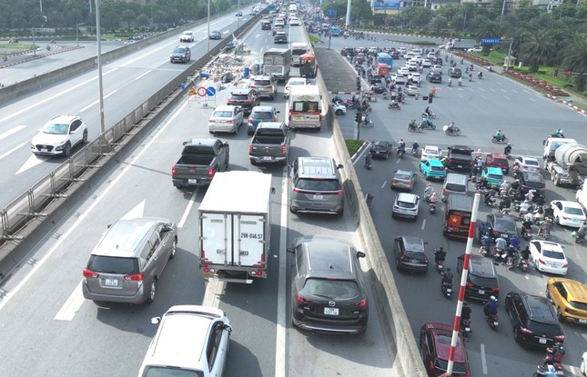 Hà Nội: Cho xe đi vào làn khẩn cấp để giảm ùn tắc đường Vành đai 3 trên cao ảnh 4