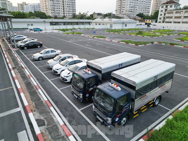 Sốt ruột cảnh ‘bất động’ tại trung tâm sát hạch lái xe ảnh 3