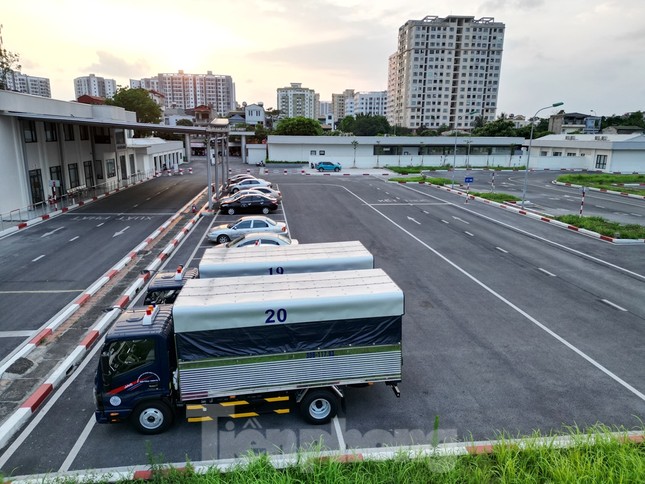 Sốt ruột cảnh ‘bất động’ tại trung tâm sát hạch lái xe ảnh 6
