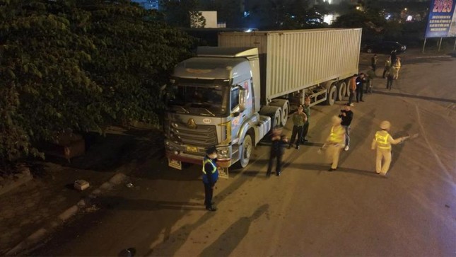 Trục đường phía nam Hà Nội ngập bùn đất ảnh 6