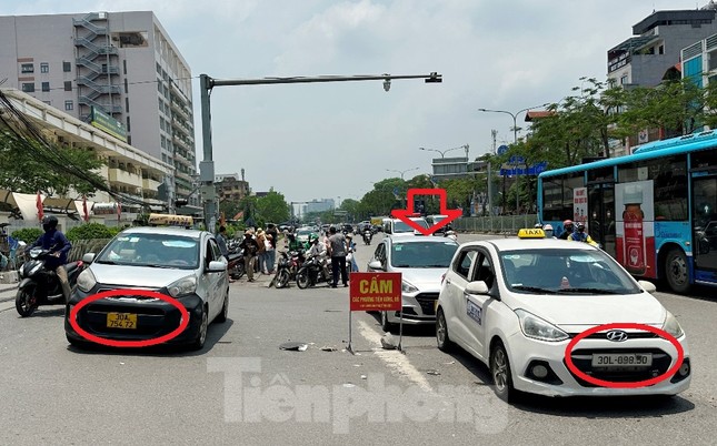 Cận cảnh xe taxi làm mờ biển số để trốn phạt nguội ảnh 2