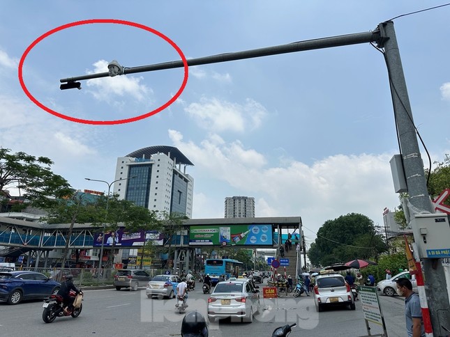Cận cảnh xe taxi làm mờ biển số để trốn phạt nguội ảnh 4