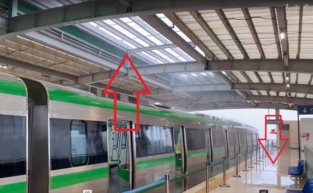 Tin mới vụ nhà ga tàu Cát Linh - Hà Đông bị &apos;dột&apos;, nước chảy lênh láng ảnh 1
