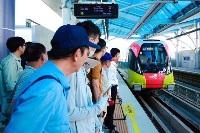 Tàu Nhổn - ga Hà Nội phải dừng chạy gần một giờ vì gặp sự cố ảnh 1