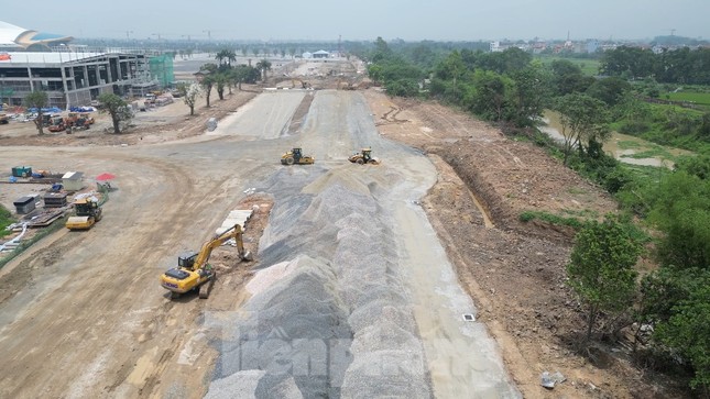 Cầu Tứ Liên hình thành đường dẫn để chuẩn bị vượt sông ảnh 5