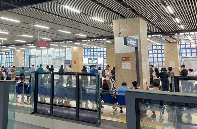 Tàu Cát Linh - Hà Đông lại dừng chạy vào giờ cao điểm chiều 30/5 ảnh 1
