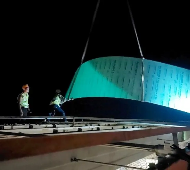 Cận cảnh ‘vá’ mái nhà ga tàu Cát Linh - Hà Đông ảnh 1
