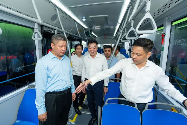 Đưa vào hoạt động xe buýt điện kết nối Đông Anh với trung tâm Hà Nội ảnh 1