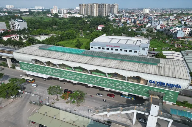 Mái ga tàu Yên Nghĩa bị thủng được sửa chữa xong ảnh 1