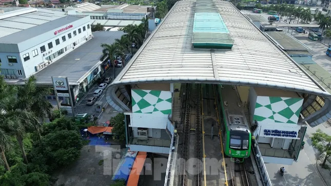 Mái ga tàu Yên Nghĩa bị thủng được sửa chữa xong ảnh 2