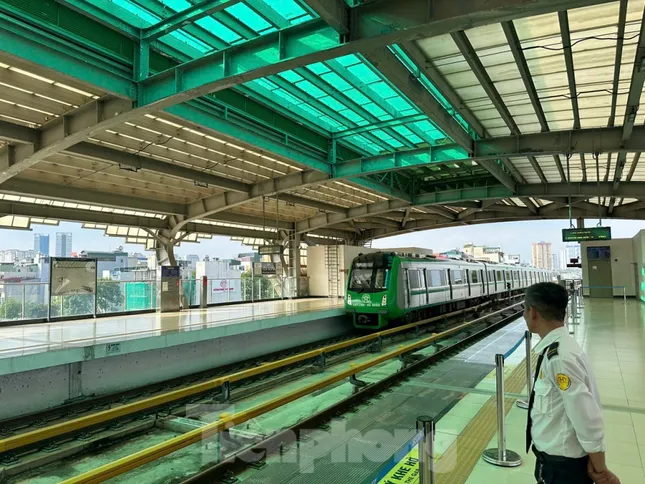 Mái ga tàu Yên Nghĩa bị thủng được sửa chữa xong ảnh 3