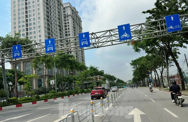 Nhiều xe đâm vào hàng rào phân làn trên 2 tuyến phố, Hà Nội gấp rút lắp thêm cảnh báo ảnh 4