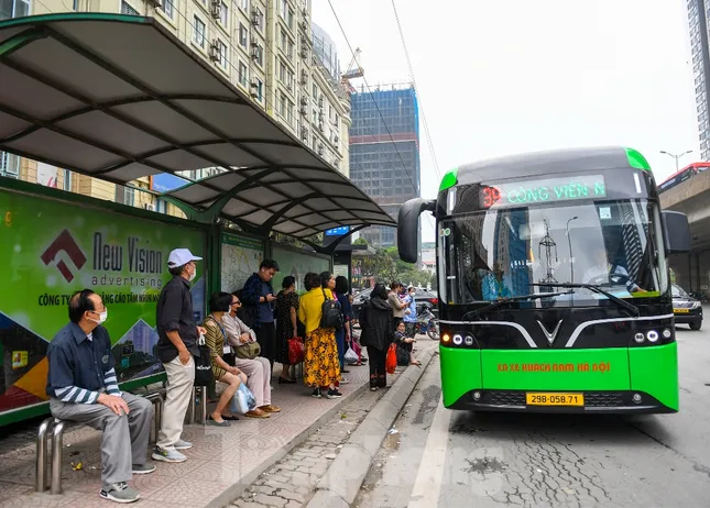 Tổng Cty Vận tải Hà Nội cần đi tiên phong trong chuyển đổi sang xe buýt điện ảnh 1