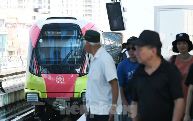 Triển khai vé đi liên thông giữa tàu điện trên cao và xe buýt ảnh 1