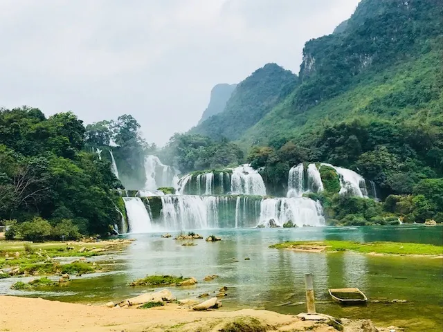 Thác Bản Giốc ngày cuối năm ảnh 1