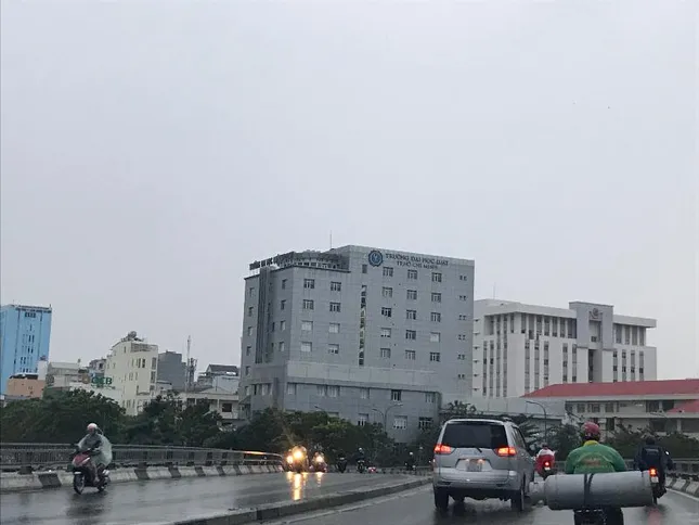 Sáng nay, TPHCM có mưa kèm theo gió do ảnh hưởng bão Tembin ảnh 3