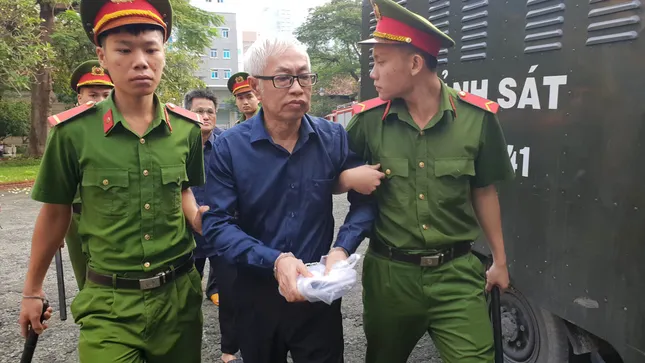 Vũ 'nhôm' có hơn 12% cổ phần tại Ngân hàng Đông Á ảnh 3