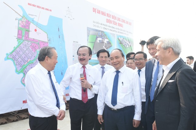 Thủ tướng Nguyễn Xuân Phúc thăm cảng quốc tế Long An ảnh 4