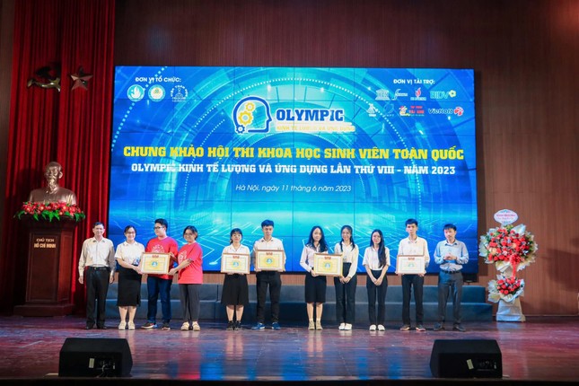 Nữ sinh Huế nhận học bổng tiến sĩ 8 tỷ đồng từ trường đại học Top 50 thế giới ảnh 2