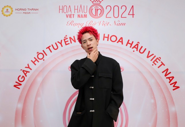 Rapper 7DNIGHT, ca sĩ ANNIE 'cháy' hết mình trên sân khấu tại Ngày hội tuyển sinh ‘Hoa hậu Việt Nam’ 2024 ảnh 4