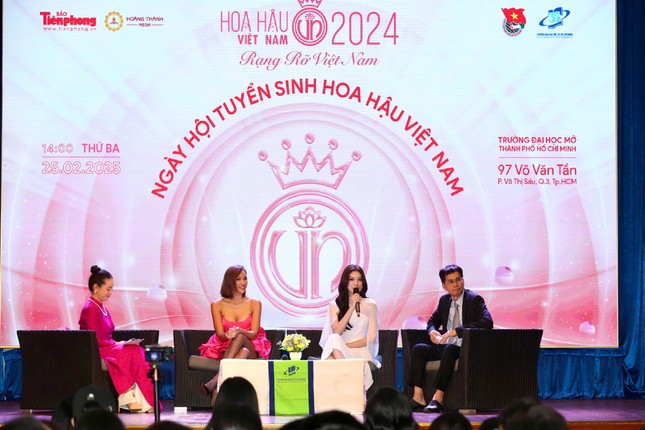 Rapper 7DNIGHT, ca sĩ ANNIE 'cháy' hết mình trên sân khấu tại Ngày hội tuyển sinh ‘Hoa hậu Việt Nam’ 2024 ảnh 1