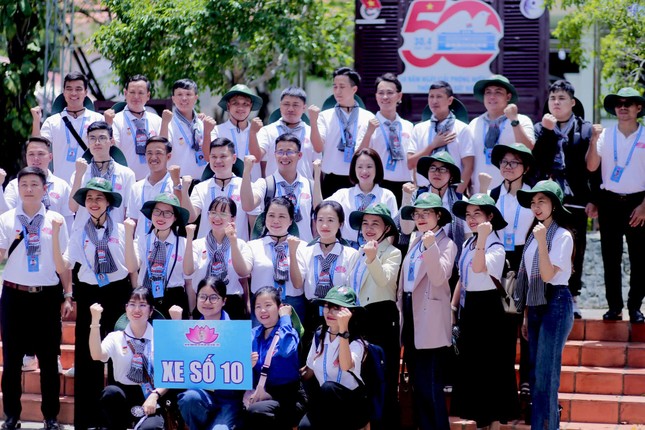 ‘Thanh niên tiên tiến’ tri ân lực lượng giữ gìn biển trời Tổ quốc ảnh 1