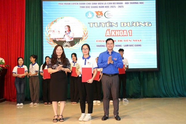 Nữ sinh Bắc Giang nhiệt huyết với công tác Đoàn và xuất sắc trong nghiên cứu khoa học ảnh 1
