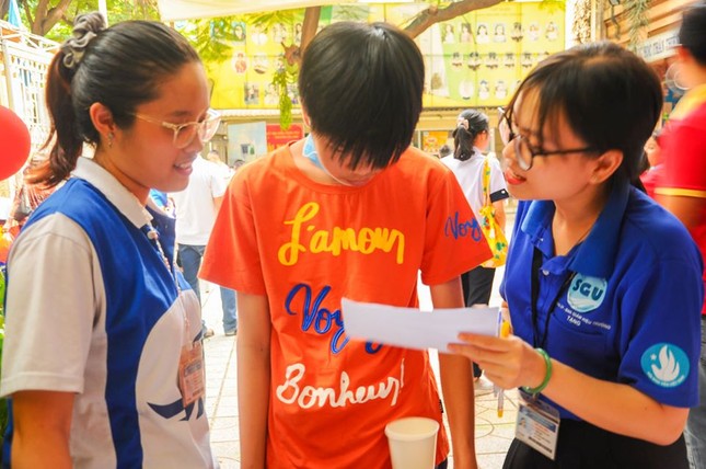 Chiến sĩ “Mùa Hè Xanh” trường ĐH Sài Gòn hưởng ứng Ngày hoạt động cao điểm ảnh 3