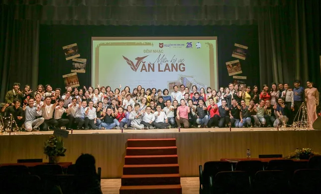 Đêm nhạc kết nối các thế hệ cựu sinh viên ảnh 1
