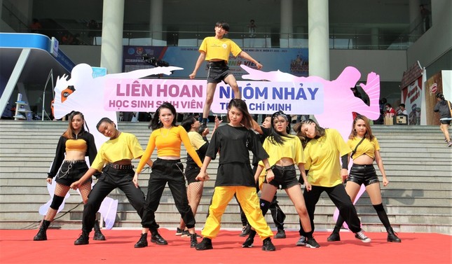 Những khoảnh khắc “bùng nổ” trong “Ngày hội tân sinh viên năm 2020” ảnh 11