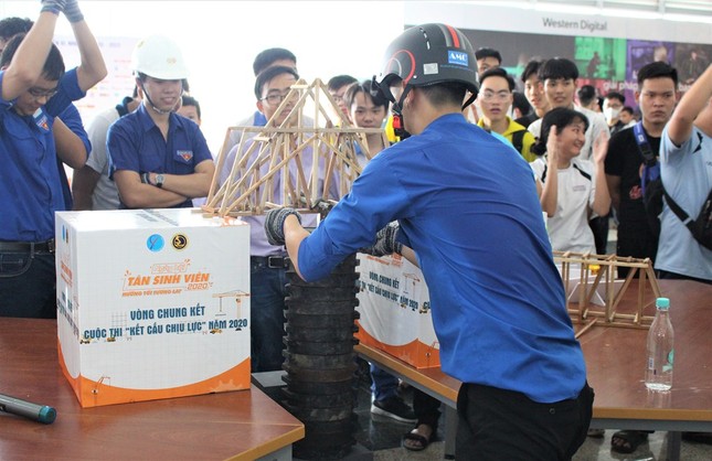 Những khoảnh khắc “bùng nổ” trong “Ngày hội tân sinh viên năm 2020” ảnh 13