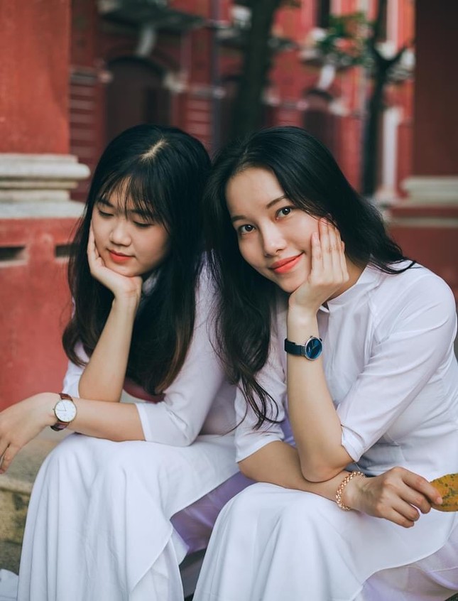 Vẻ đẹp mơ màng của nữ sinh Huế giữa mùa hoa điệp anh đào ảnh 10