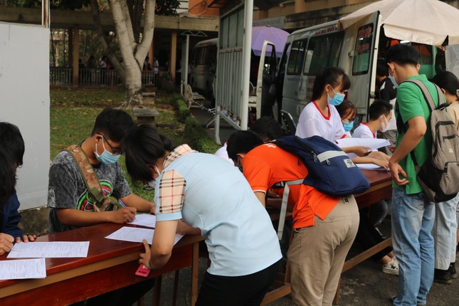 Hội Sinh viên trường ĐH KHTN (ĐHQG TP. HCM) tổ chức chương trình hiến máu tình nguyện ảnh 5