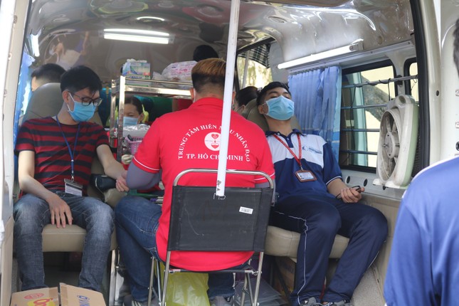 Hội Sinh viên trường ĐH KHTN (ĐHQG TP. HCM) tổ chức chương trình hiến máu tình nguyện ảnh 13