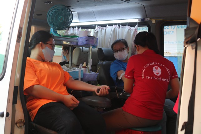 Hội Sinh viên trường ĐH KHTN (ĐHQG TP. HCM) tổ chức chương trình hiến máu tình nguyện ảnh 8