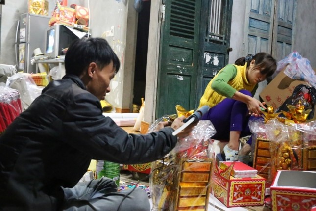 Thợ hàng mã kiếm tiền triệu ngày cúng ông Táo ảnh 6