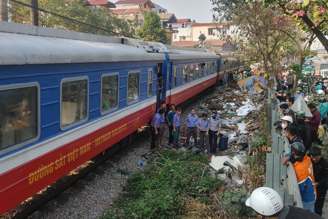 Va chạm với tàu hỏa ở Hà Nội, người điều khiển xe máy tử vong ảnh 1