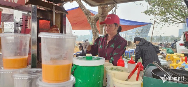 Lái ô tô đi bán xôi, bà mẹ 3 con tiếp ngàn lượt khách mỗi ngày ảnh 2