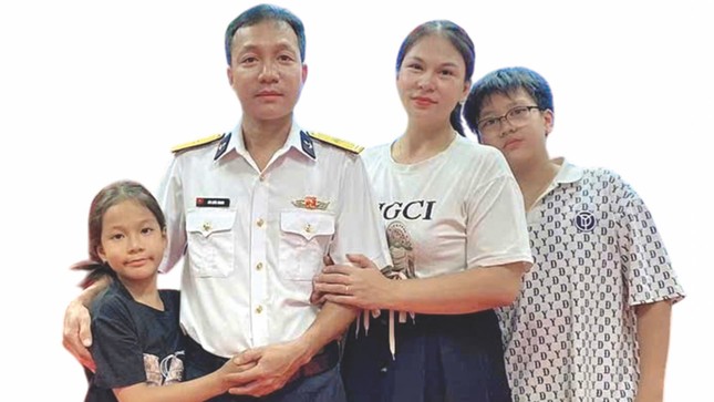 Khúc tự tình lính biển ảnh 2