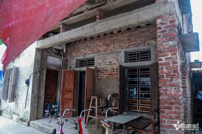 Xót xa cảnh bên trong nhà trọ của cháu bé vụ 'nộp tiền mới cấp cứu' ở Nam Định ảnh 1