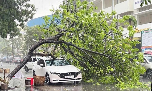 Nhiều tuyến đường ở thành phố Bắc Giang ngập sâu trong nước ảnh 1