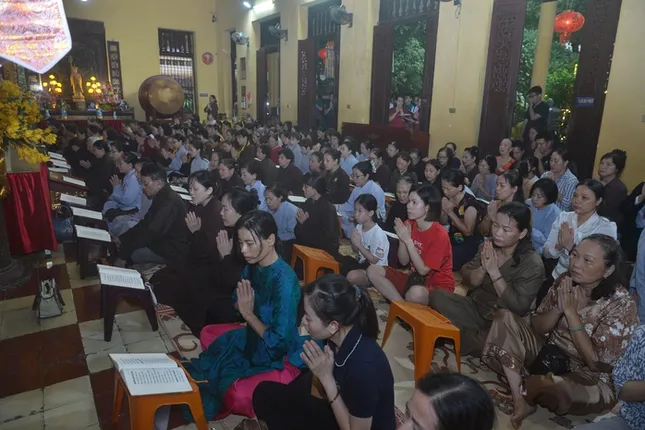 Video: Chuông ngân vang tại chùa Quán Sứ sáng 1/7, cầu quốc thái dân an ảnh 5