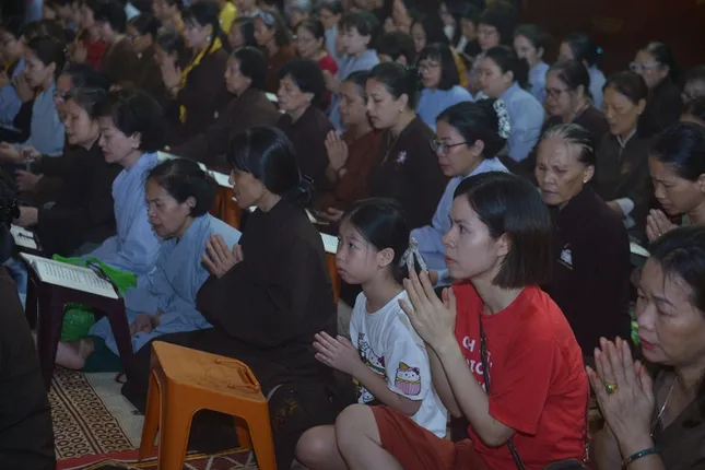 Video: Chuông ngân vang tại chùa Quán Sứ sáng 1/7, cầu quốc thái dân an ảnh 4